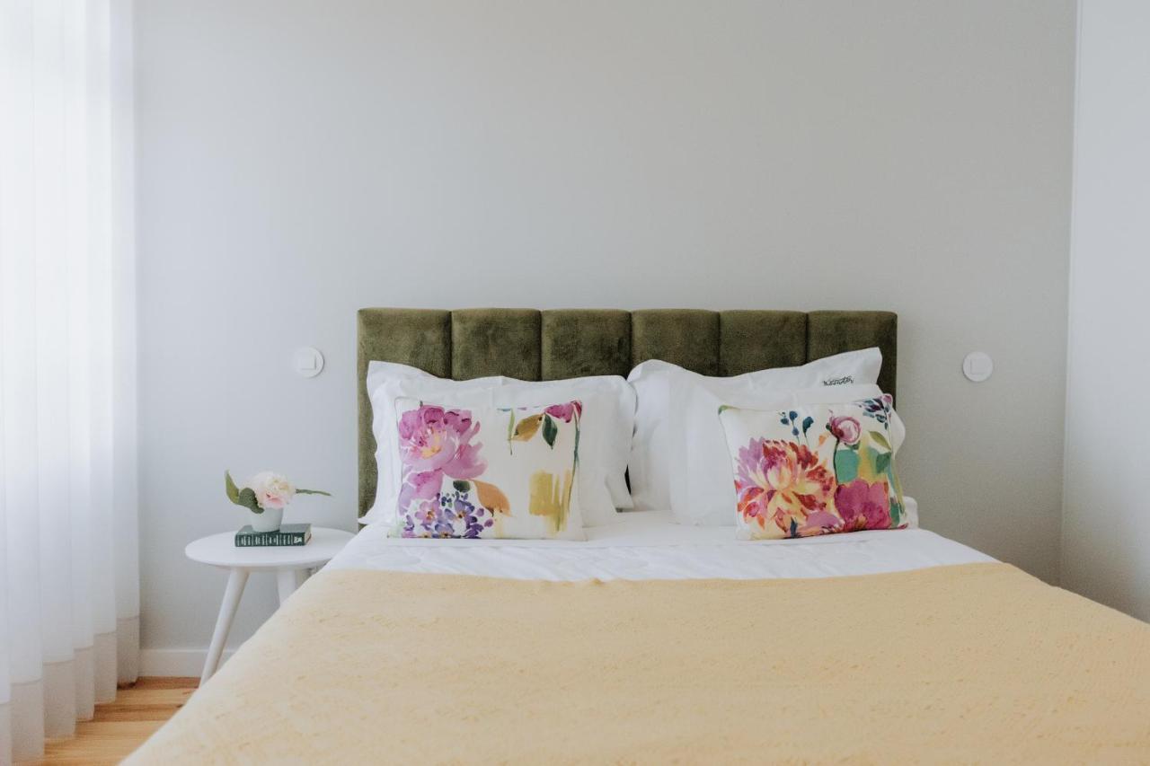 Trovador Guest House ギマランイス エクステリア 写真