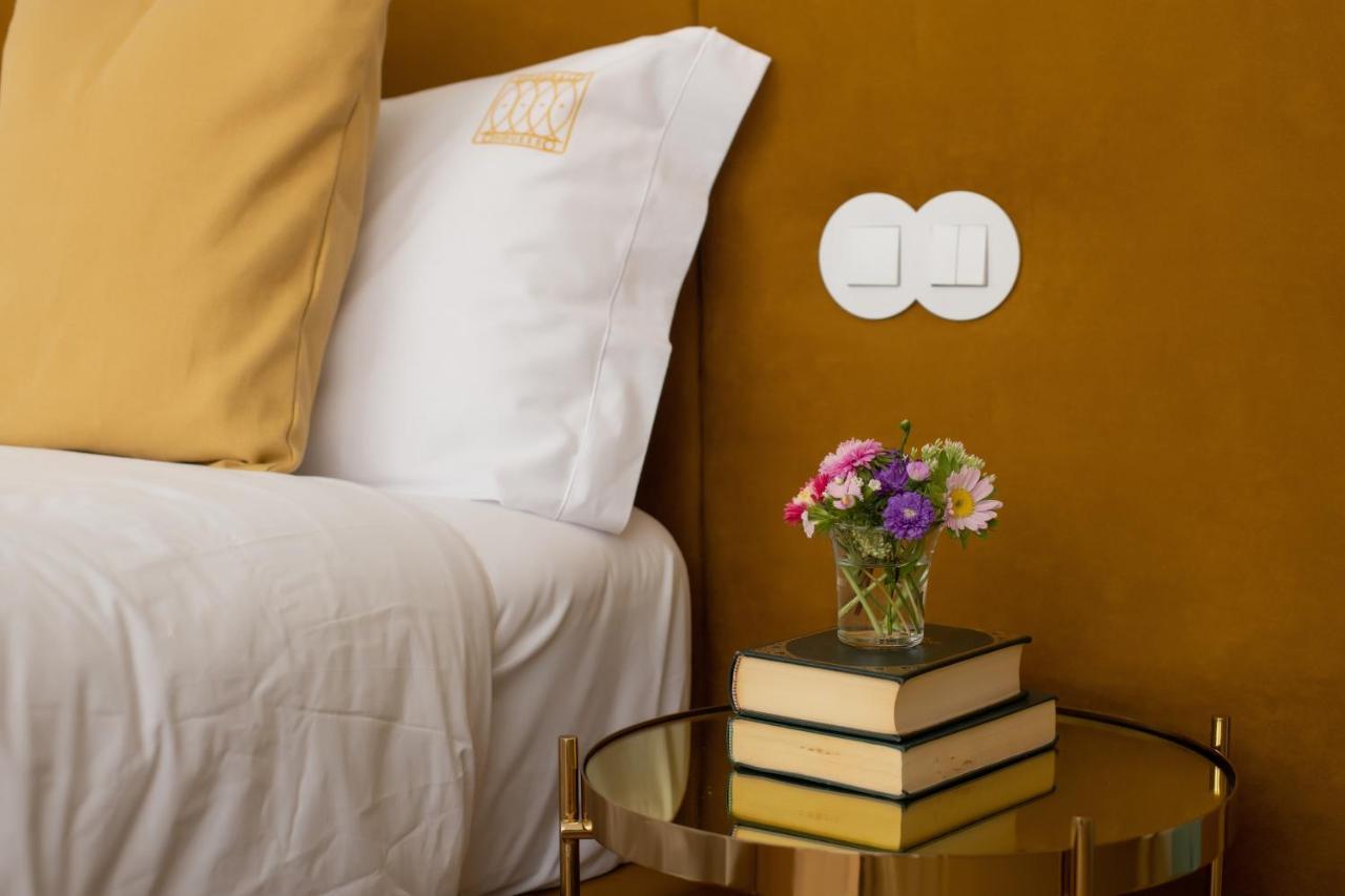 Trovador Guest House ギマランイス エクステリア 写真