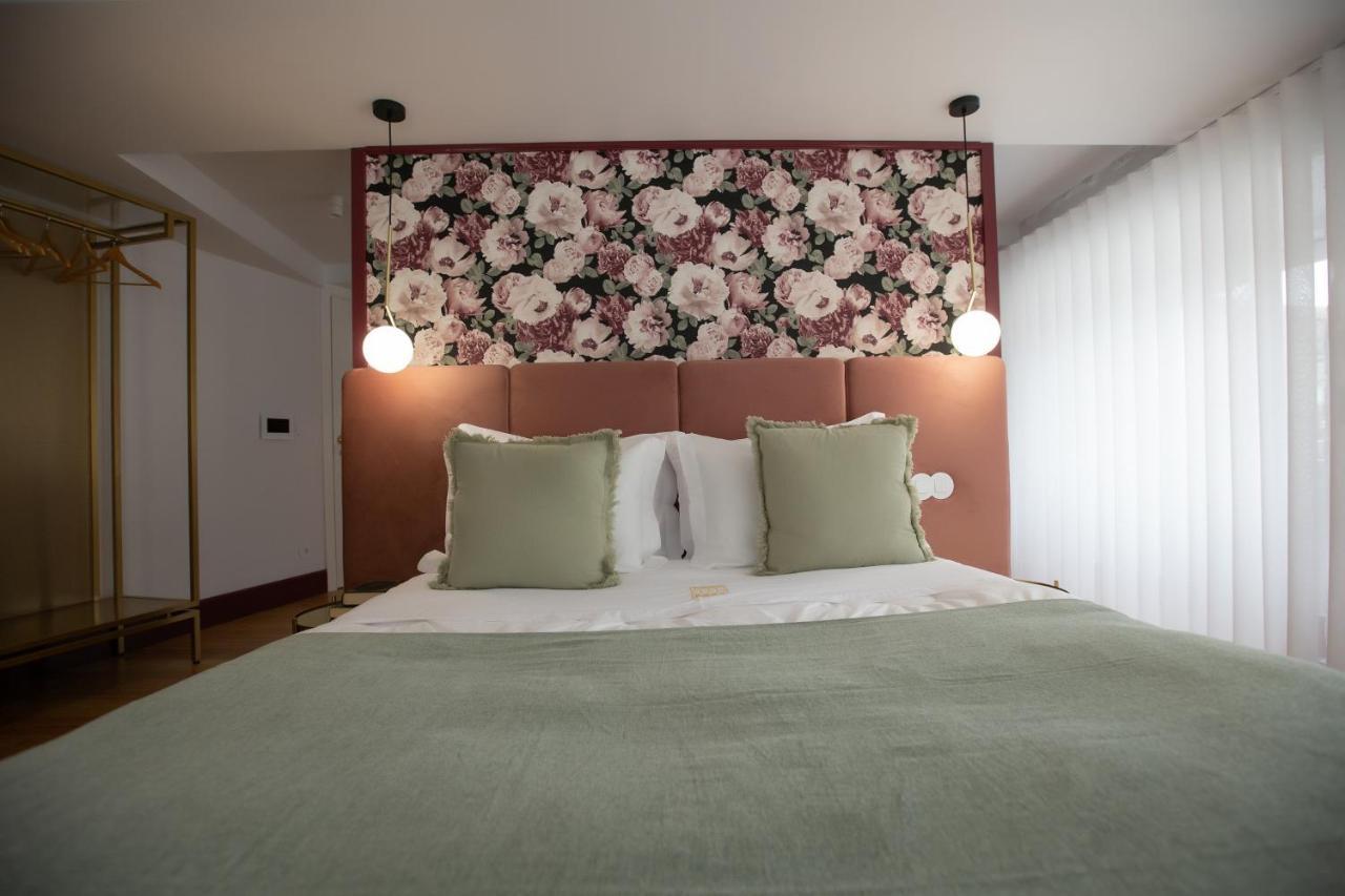 Trovador Guest House ギマランイス エクステリア 写真