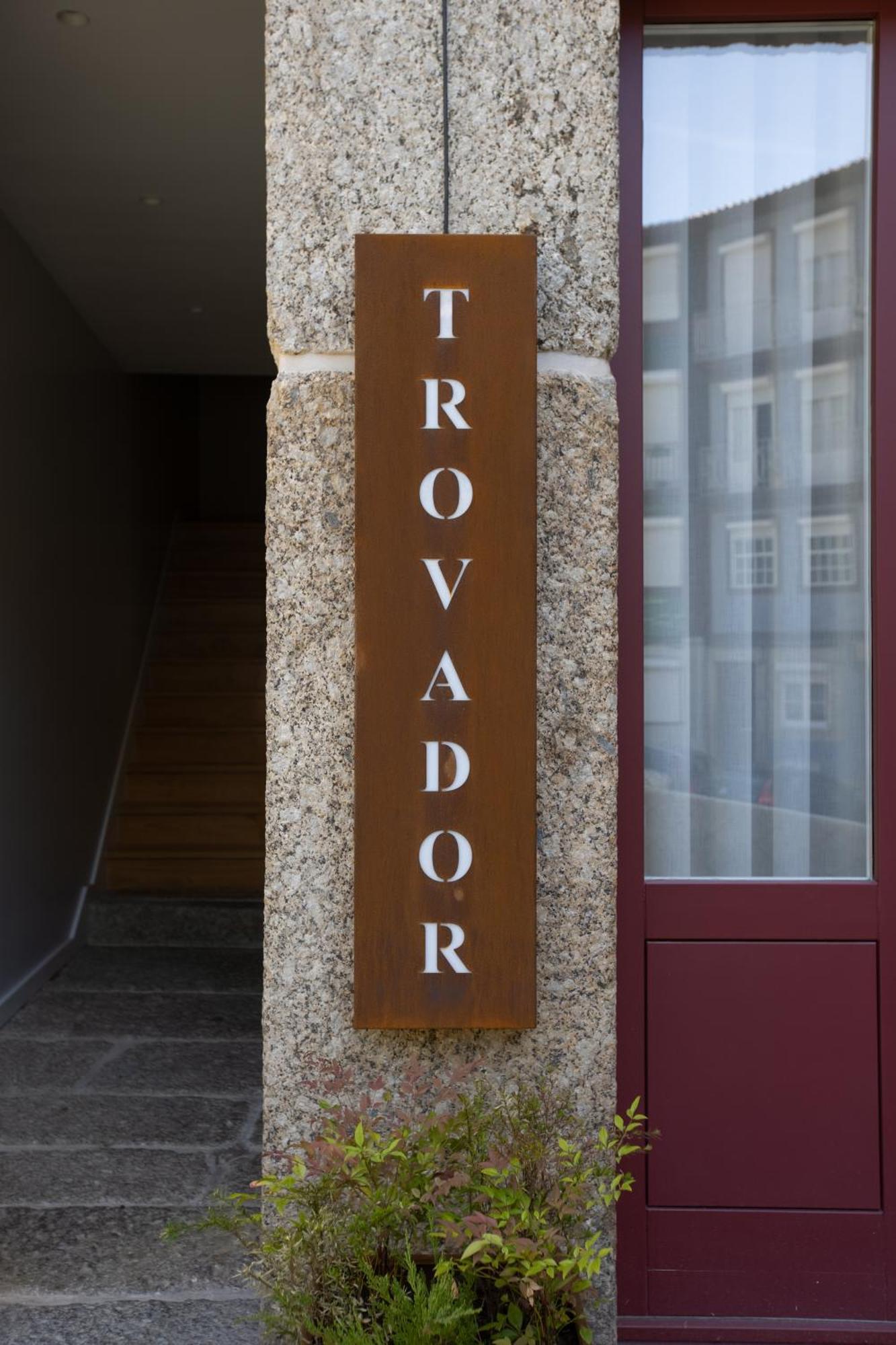 Trovador Guest House ギマランイス エクステリア 写真