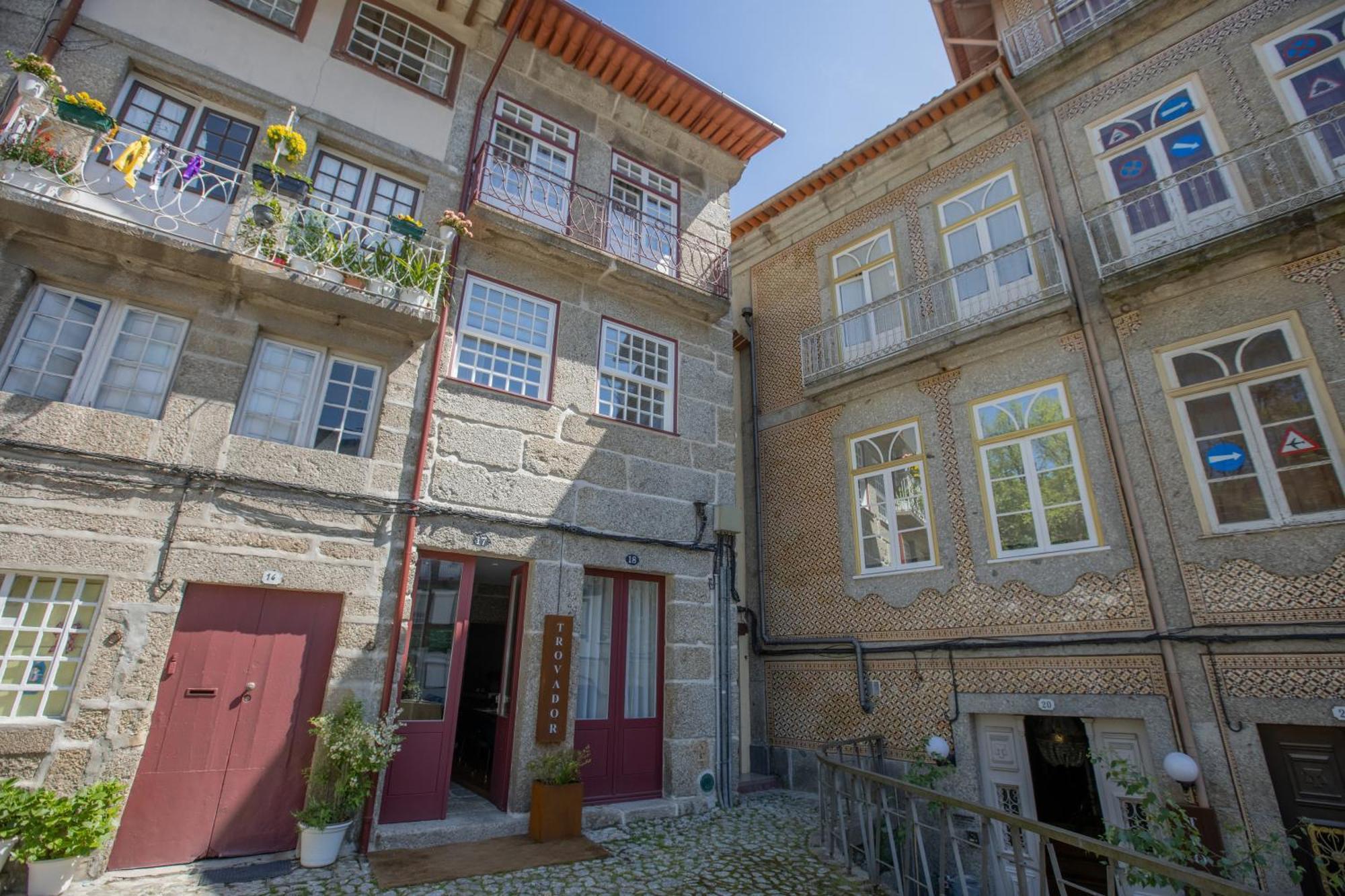 Trovador Guest House ギマランイス エクステリア 写真