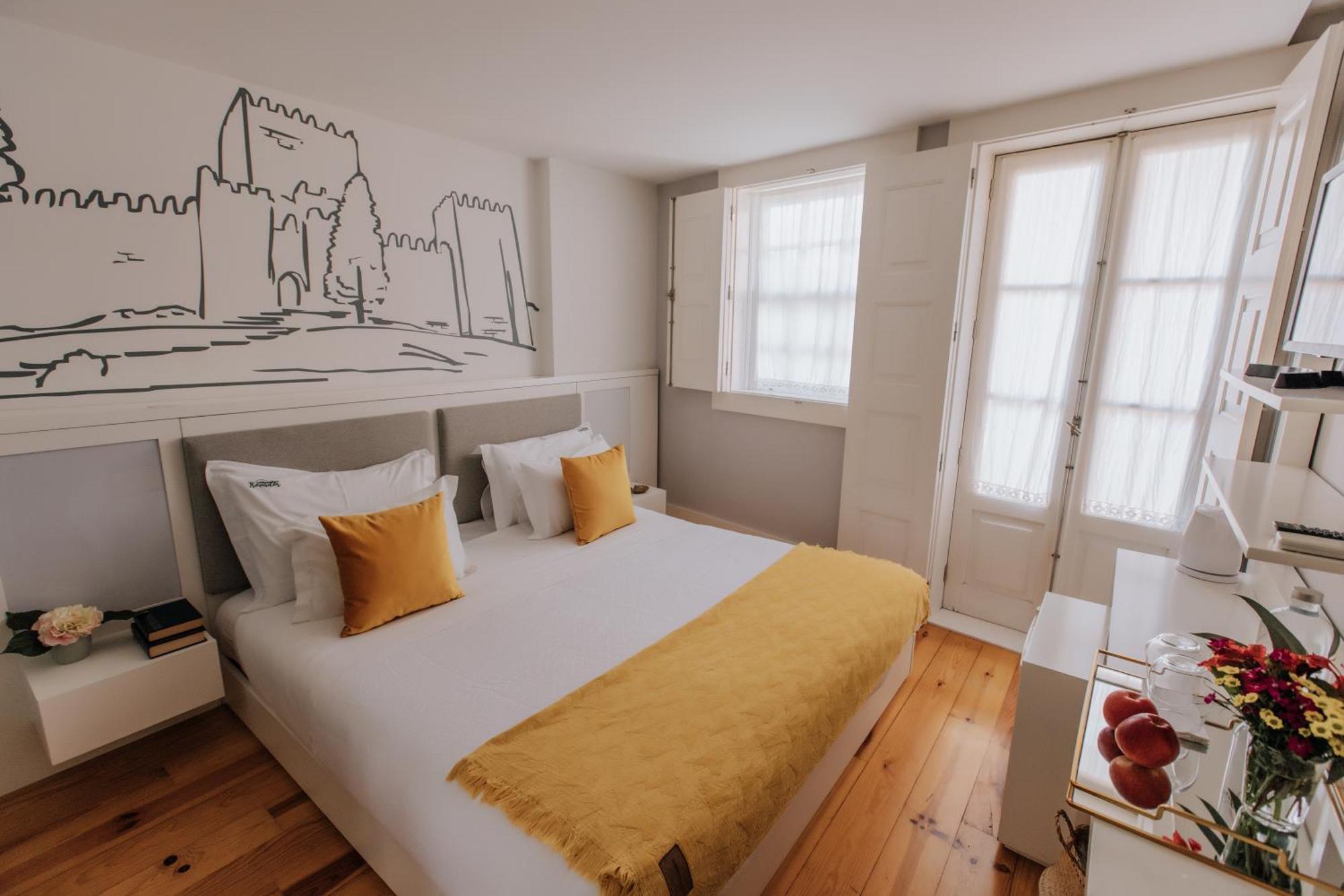 Trovador Guest House ギマランイス エクステリア 写真