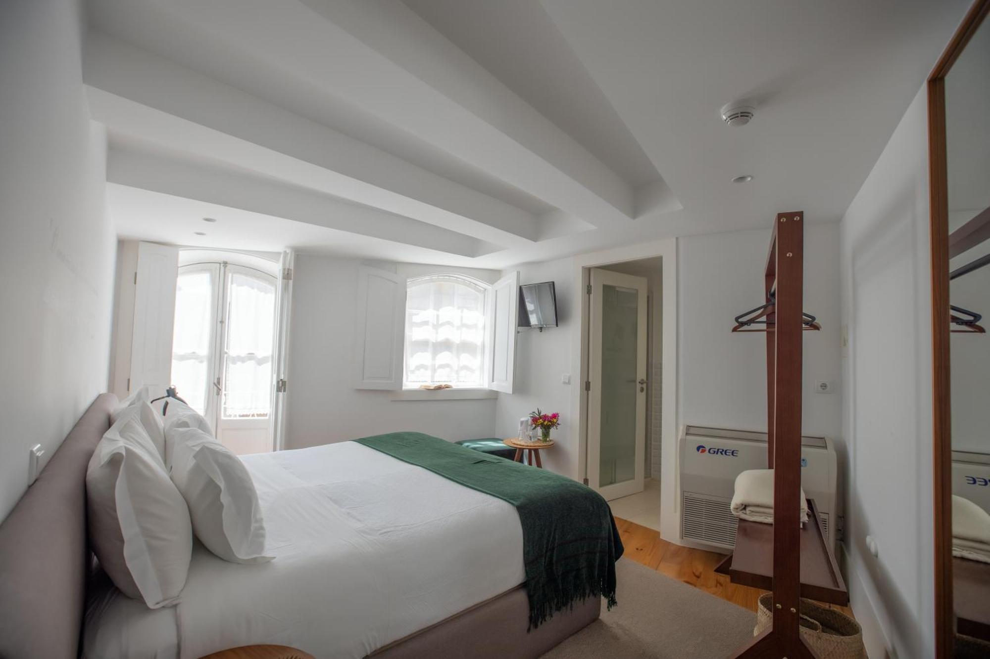 Trovador Guest House ギマランイス エクステリア 写真